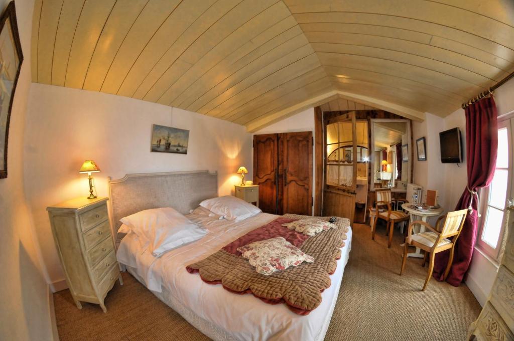 Le Corps De Garde Bed and Breakfast Saint-Martin-de-Ré Værelse billede
